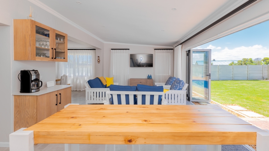 4 Bedroom Property for Sale in Struisbaai Western Cape